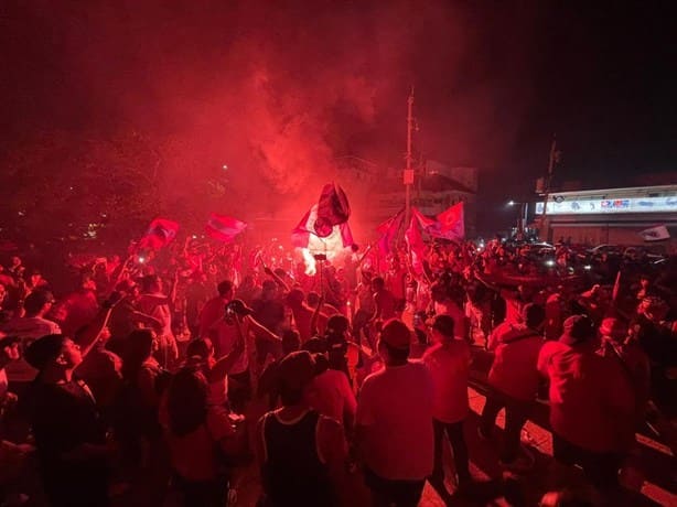 Leal afición celebró el 81 aniversario de los Tiburones Rojos de Veracruz