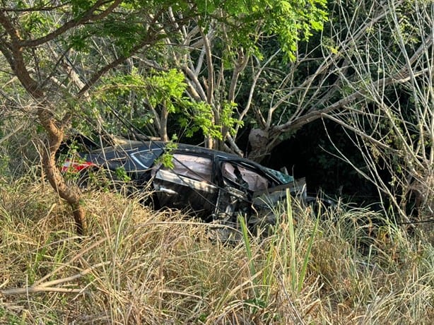 Aparatoso choque en Alvarado deja dos personas heridas