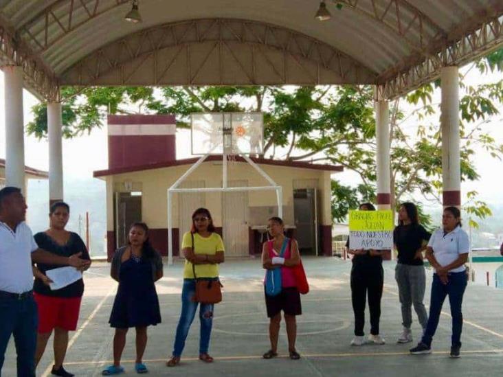 No quieren cambio de director en escuela de Poza Rica