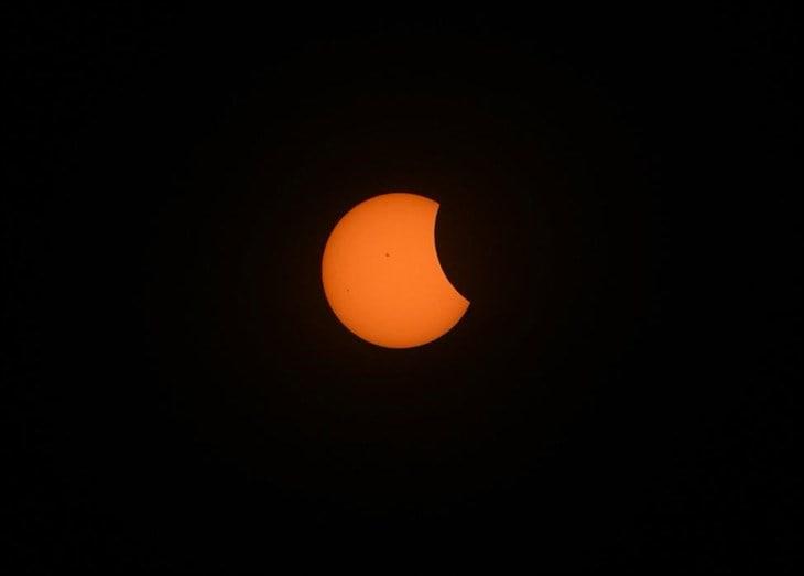 Así se observó el eclipse solar en Xalapa; no se repetirá en México hasta 2050 (Galería)