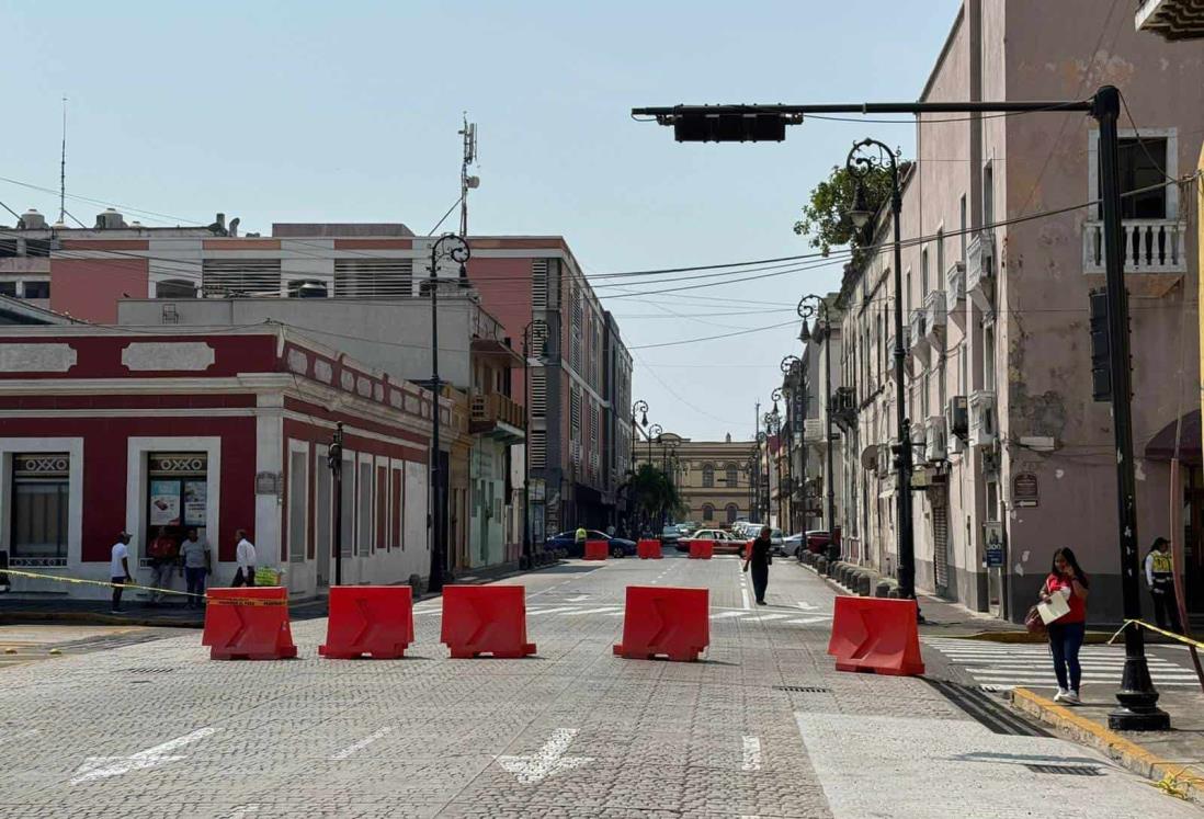 Cierran avenida en el centro histórico de Veracruz por obra de colector pluvial
