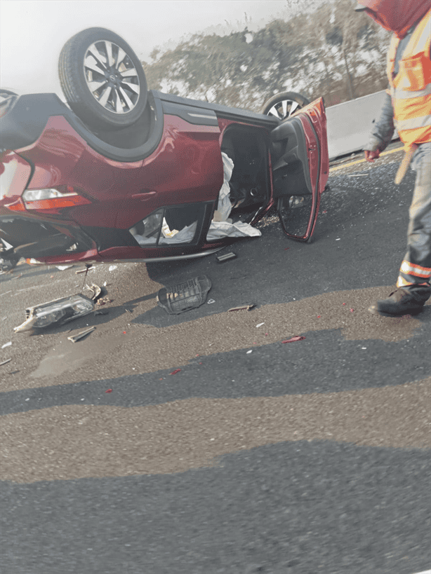 Volcadura en carretera Xalapa-Veracruz deja una mujer lesionada