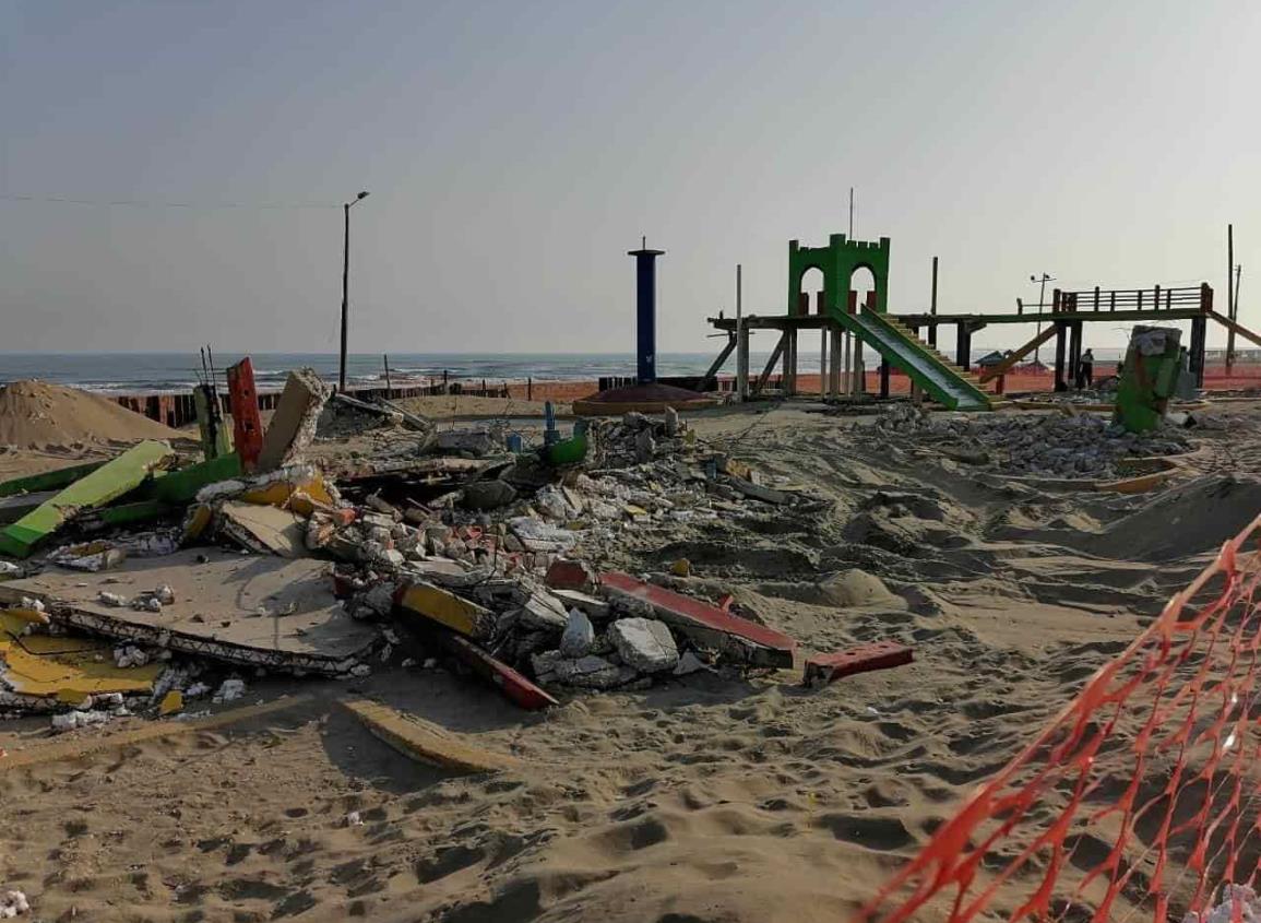 Por este motivo quitan los juegos infantiles del parque del Malecón Costero