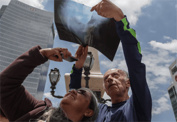 ¿Qué hacer si viste el eclipse solar sin lentes?; toma nota 