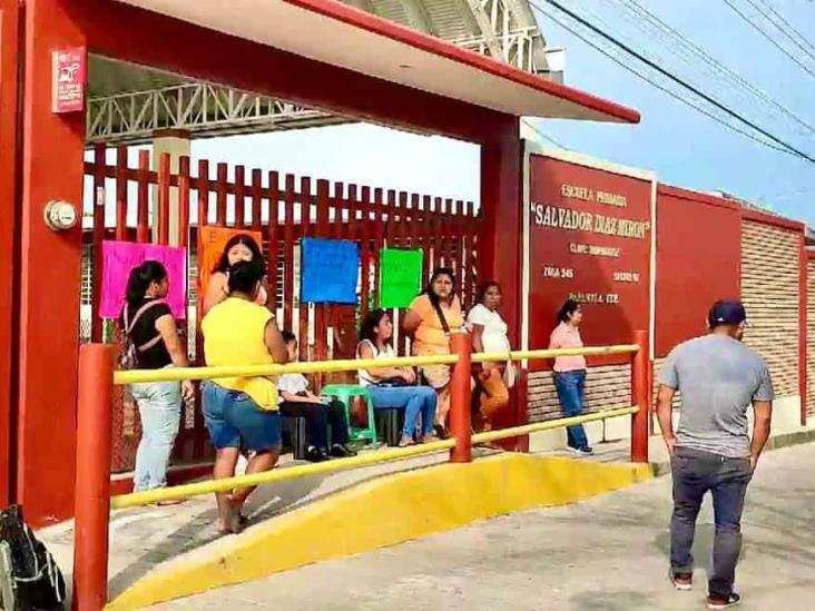 Mantienen tomada primaria en Papantla por falta de docente