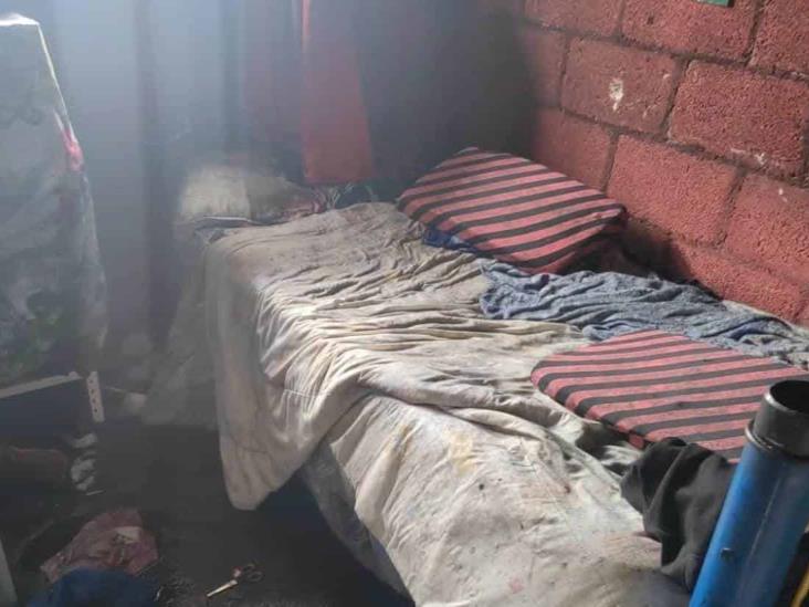 Voraz incendio arrasa con vivienda en Nogales