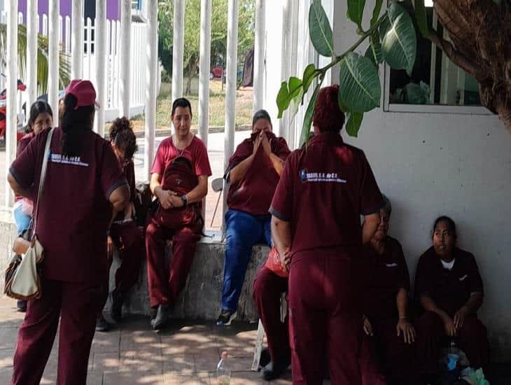 Trabajadores del hospital regional de Boca del Río realizan paro de labores por falta de pagos