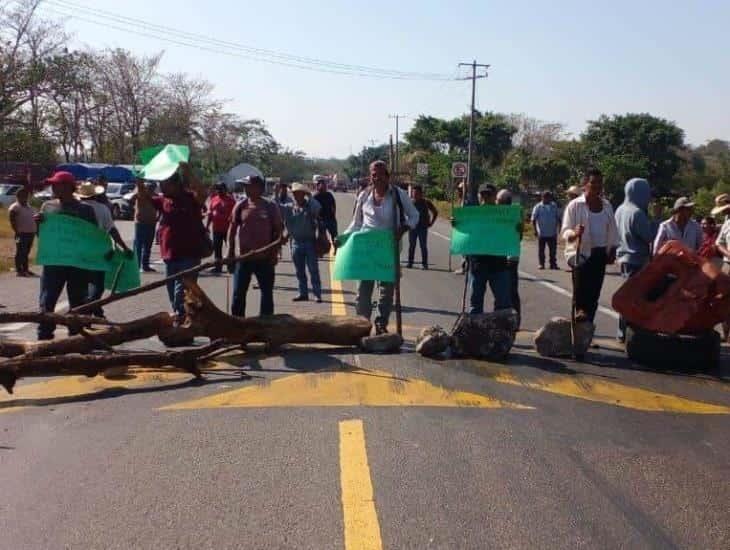 Cierran carretera transistmica afectando a municipios de Veracruz y Oaxaca