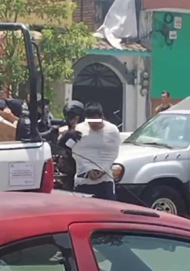 Sujeto agresivo causa movilización policial en barrio del Dique en Xalapa