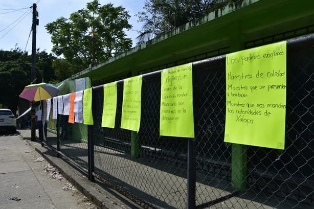 ¡Docentes alzan la voz! quieren fuera a directora de la General 5 de Coatzacoalcos