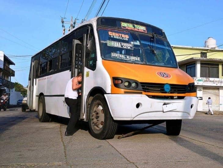 ¡Obsoleto Transporte Público! Vuelve a desarmarse urbano en plena avenida de Coatzacoalcos l VIDEO