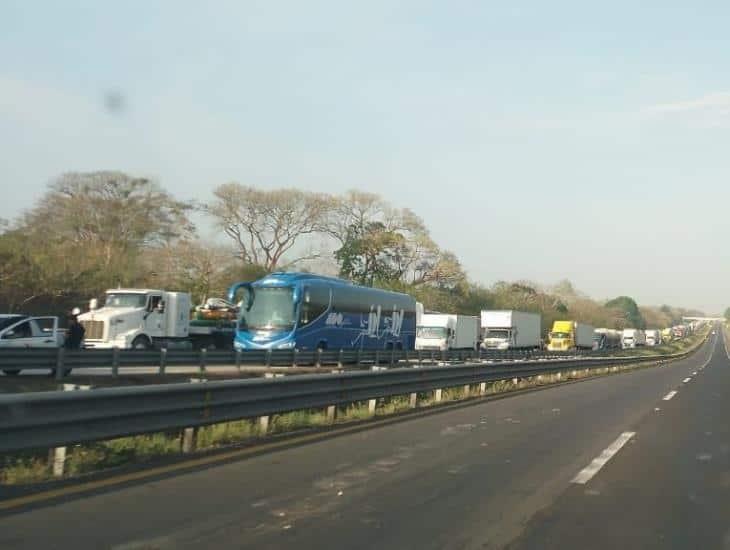 Accidentes causaron hasta 15 kilómetros de fila en la Cosoleacaque-Nuevo Teapa l VIDEO