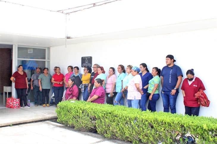 Intendentes realizan paro laboral en hospital IMSS Bienestar de Misantla; reclaman falta de pago