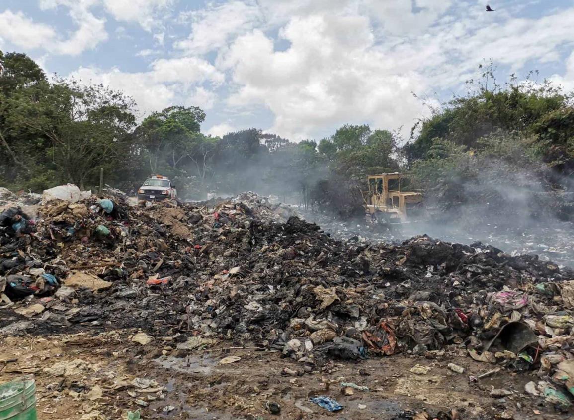 Sofocan incendio en el basurero de Nanchital | VIDEO