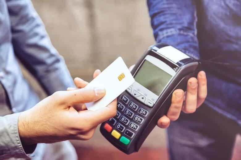 Ilegal pago por uso de tarjetas bancarias