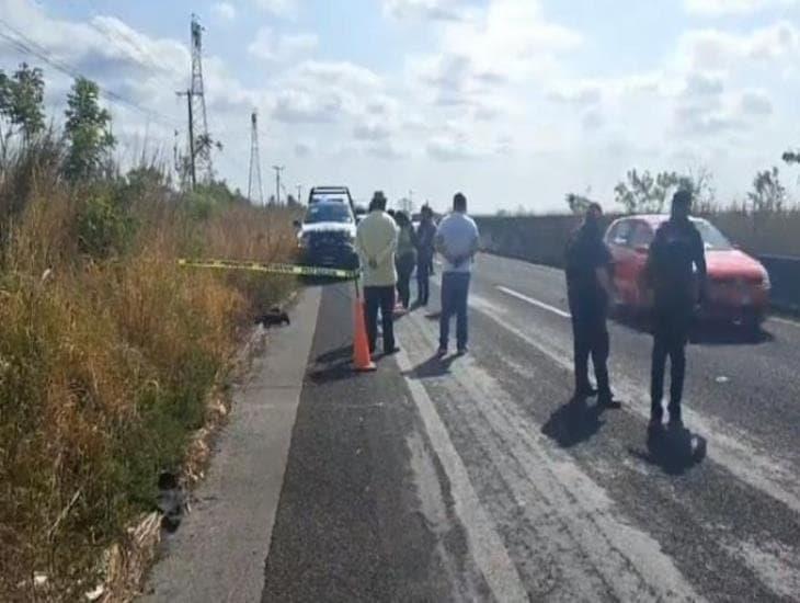 Encuentran un hombre sin vida en la carretera en Puente Nacional