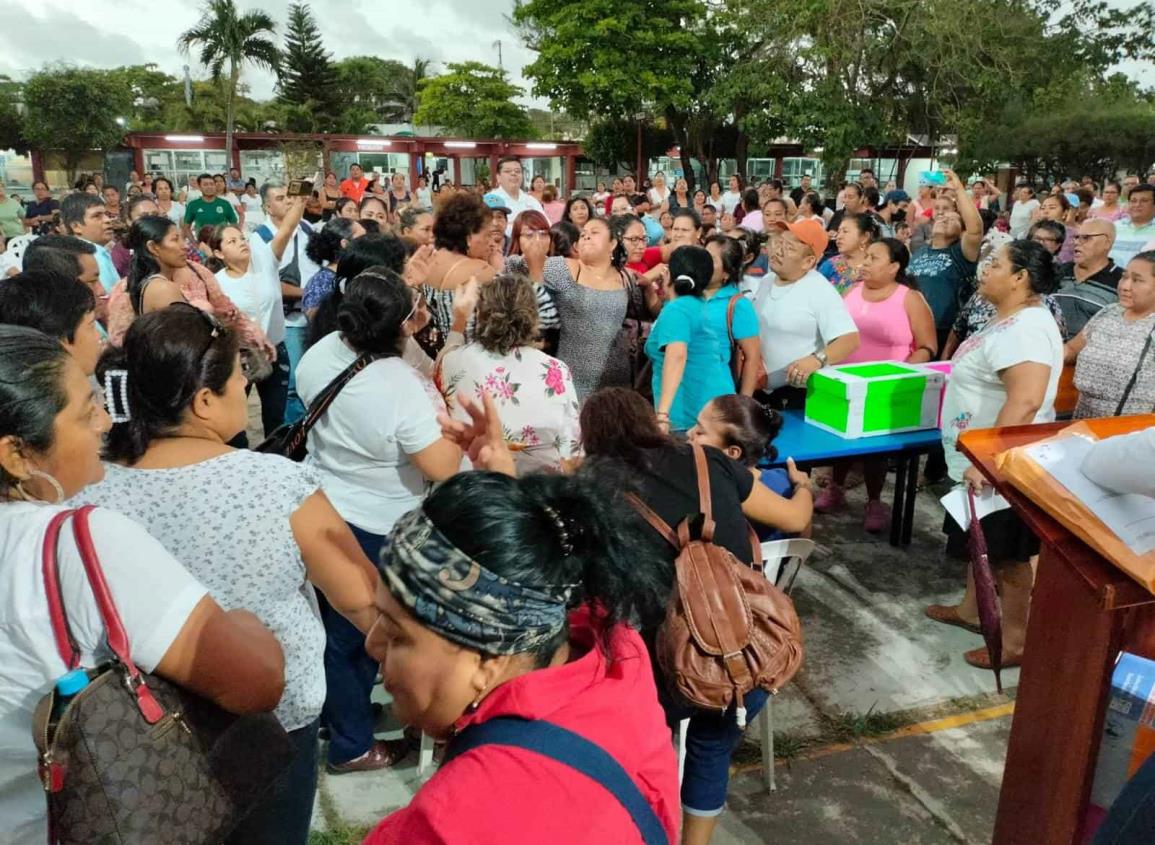 Riña entre madres de familia del CBTIS de  Coatzacoalcos moviliza a las autoridades | VIDEO