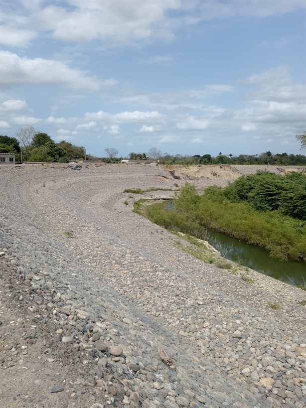 En Misantla temen colapso del muro de contención en Troncones