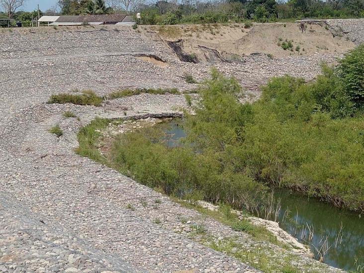 En Misantla temen colapso del muro de contención en Troncones