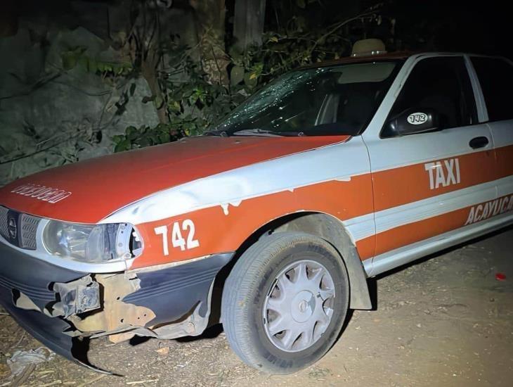 Hallan en colonia de Acayucan taxi que habría causado la muerte de un motociclista en Soconusco