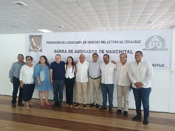 Capacitan y actualizan a abogados de Nanchital