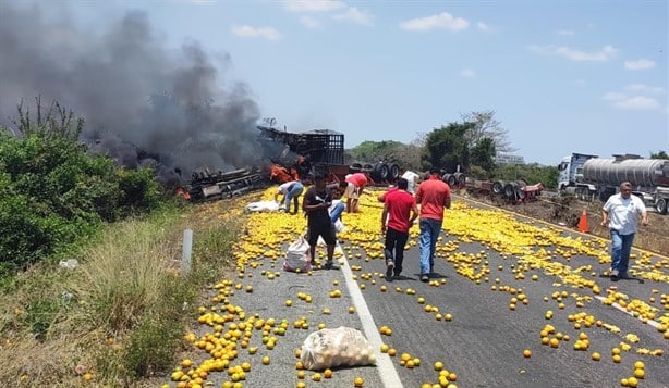 Dos vehículos pesados chocan y provocan incendio en carretera de Tierra Blanca