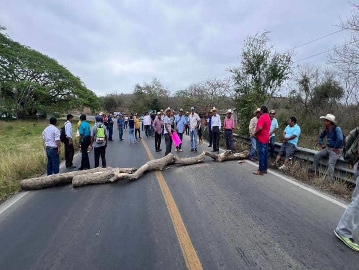Ciudadanos de Chicontepec se manifestaron por carretera dañada, recién la rehabilitaron