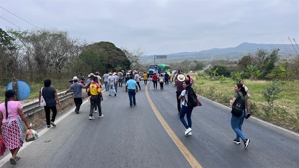Ciudadanos de Chicontepec se manifestaron por carretera dañada, recién la rehabilitaron