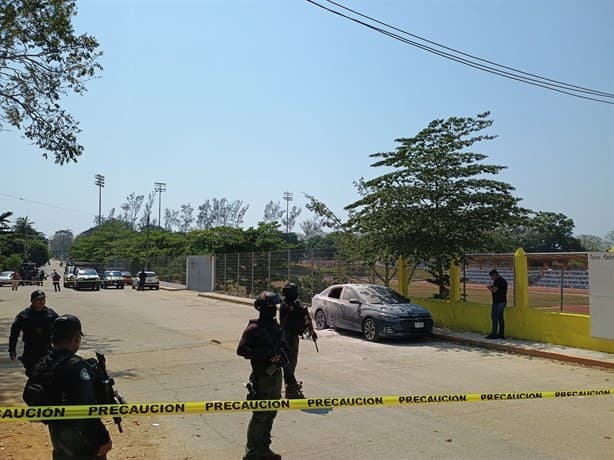 Con gasolina incendian auto de director de primaria en Acayucan; alumnos temen por seguridad | VIDEO