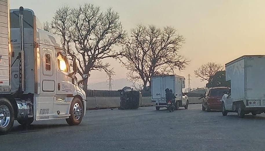 Se registra volcadura en la Veracruz-Córdoba; hay un lesionado