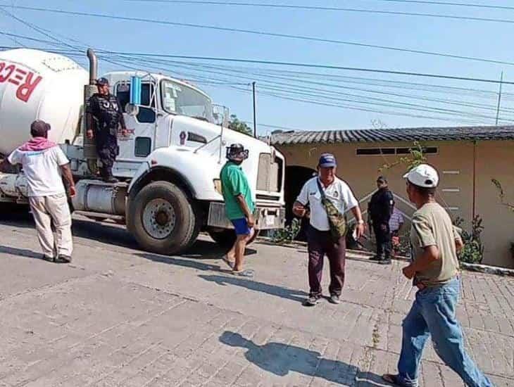 Retienen camión que dejó sin electricidad al barrio Cuarto de Texistepec | VIDEO