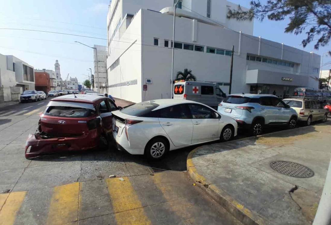 Aparatoso accidente en fraccionamiento Faros, en Veracruz: 4 autos afectados | VIDEO