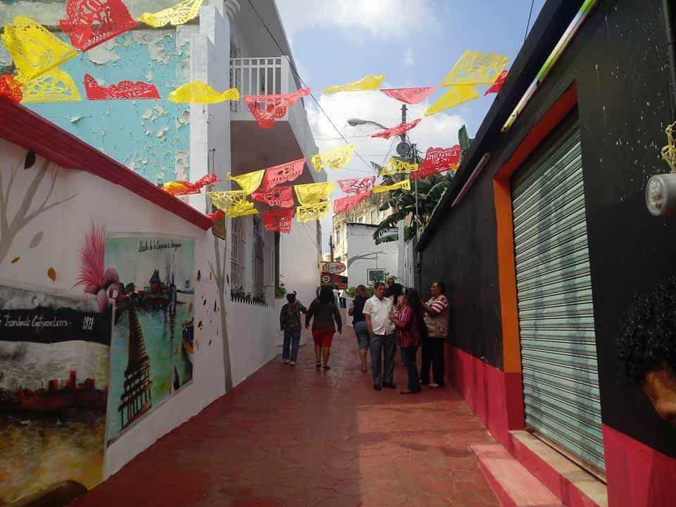 Así se ha visto el emblemático callejón Brunet en el centro de Coatzacoalcos con el paso del tiempo