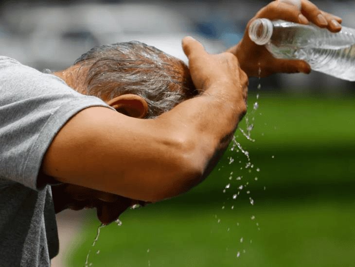 Ola de calor en Coatzacoalcos: estos son los síntomas de insolación, así puedes prevenirlo