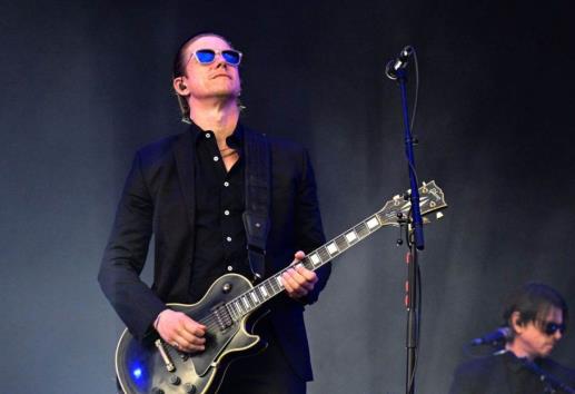 Paul Banks, de Interpol, seducido por México; hasta pagar predial considera
