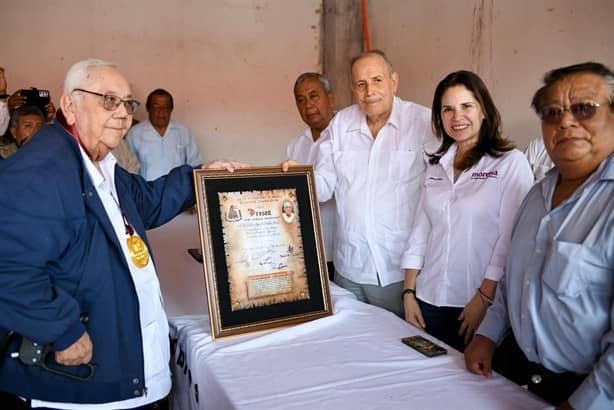 AMLO está invitado al 45 Aniversario de Diario del Istmo: José Robles Martínez