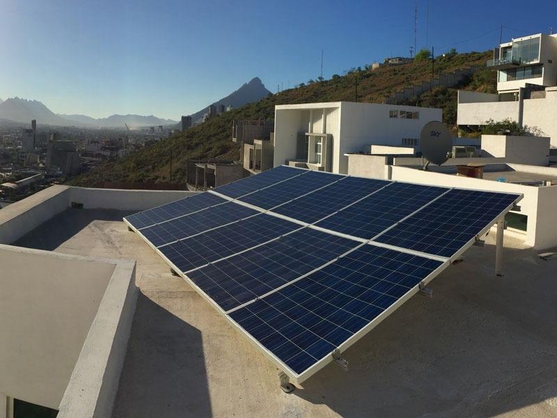 CFE: Esto es lo que debes hacer para que no sancionen la instalación de paneles solares en tu hogar