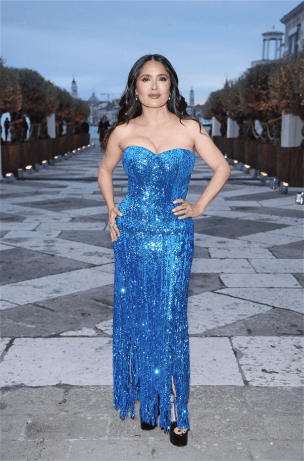 Salma Hayek presume increíble vestido en la Bienal de Venecia