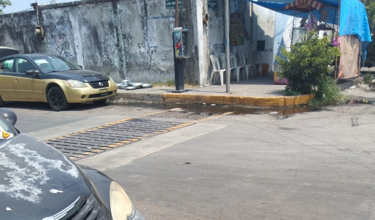 Vecinos de la colonia Miguel Alemán en denuncian aguas negras