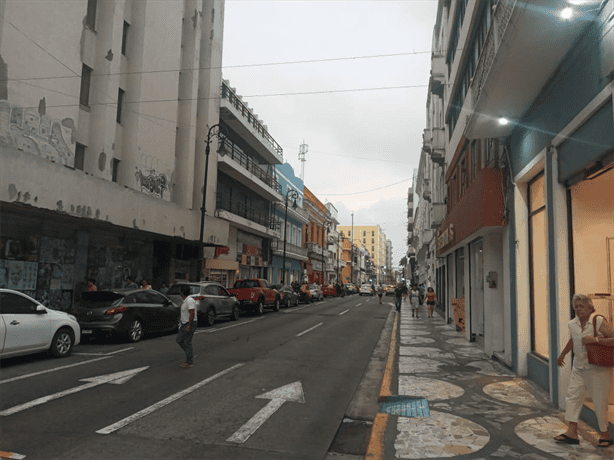 Frente Frío oscurece el cielo de Veracruz en plena tarde
