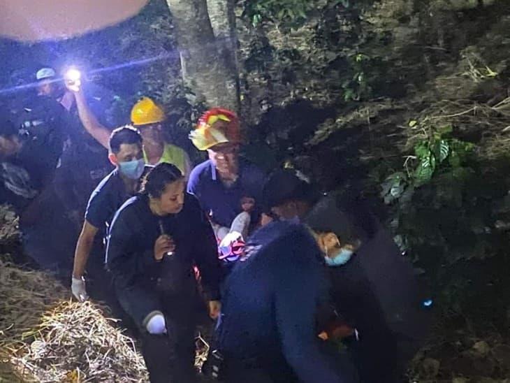 Hombre cae de un puente en el Río Huehueyapan en Xico