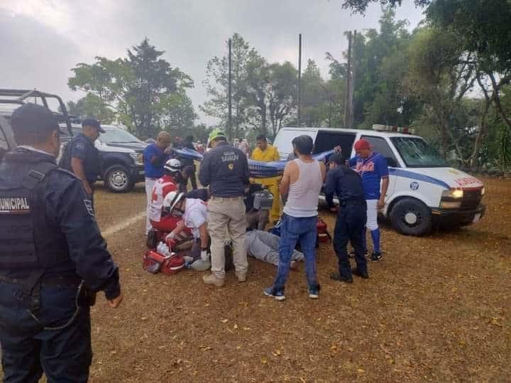 Cae rayo en campo de beisbol en Veracruz y deja una víctima y dos heridos graves