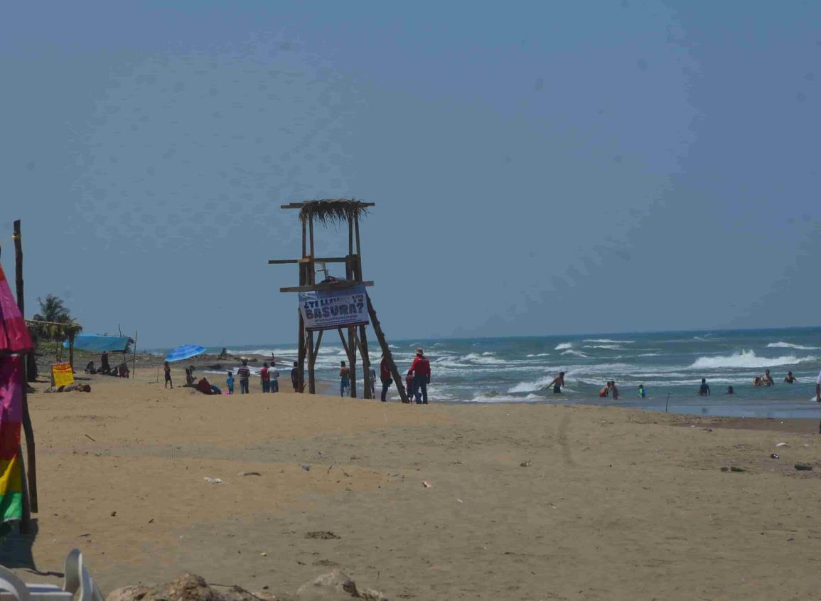 Continúa afluencia de visitantes en las costas de Agua Dulce tras periodo vacacional