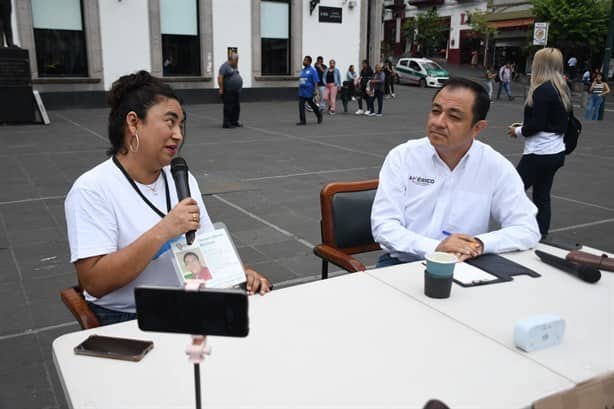 En Xalapa, organiza Américo Zúñiga su propio debate ciudadano en Plaza Lerdo