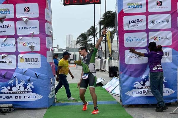 Realizan Triatlón Fuga de Isla en su edición 2024