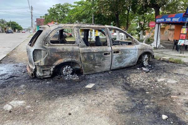 Incendian cuatro vehículos en la Cuenca del Papaloapan