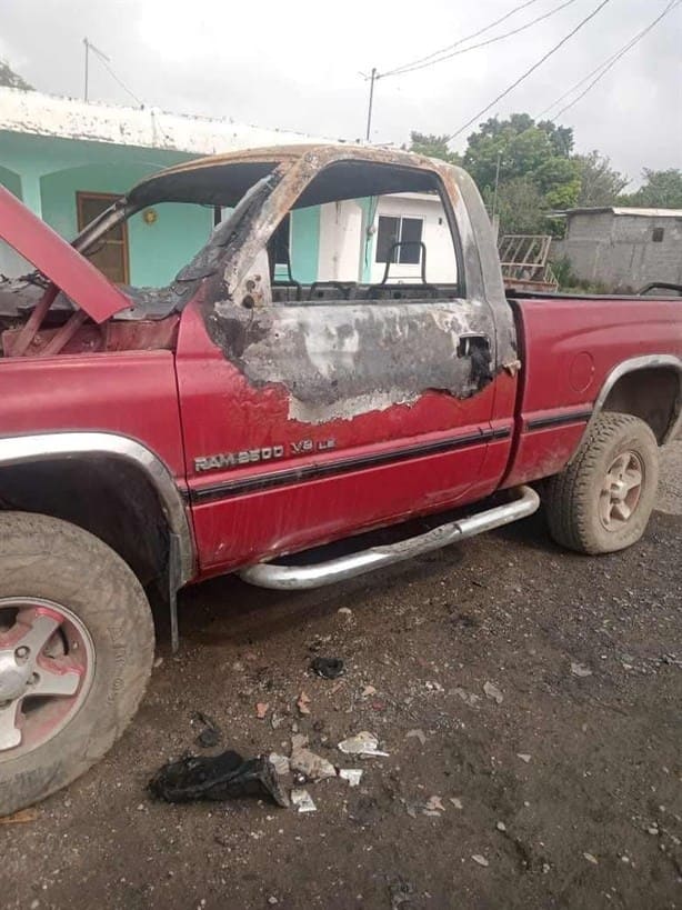 Incendian cuatro vehículos en la Cuenca del Papaloapan