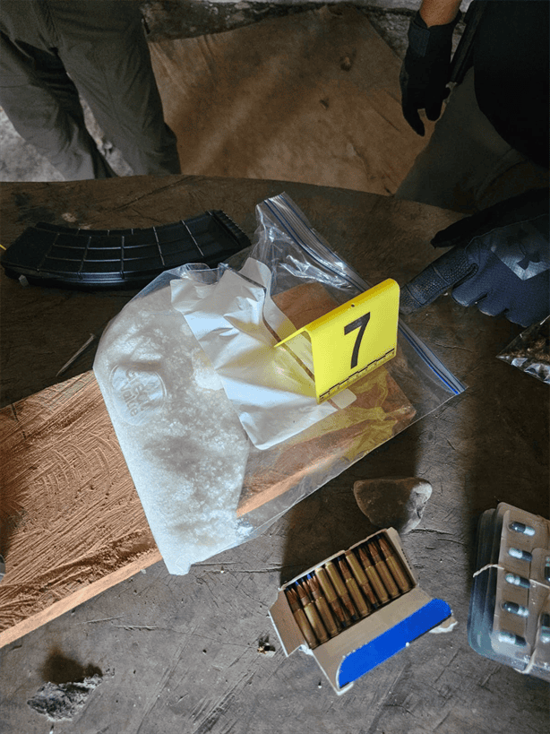 Operativo federal en Tuxpan decomisa armas y drogas en vivienda