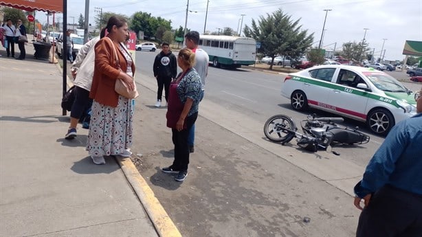 Motociclista es embestido por camión en Chedraui Caram, en Xalapa