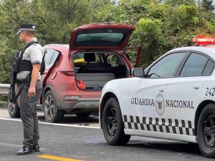 Aseguran vehículo y armas tras balacera en autopista México-Tuxpan; sicarios escapan